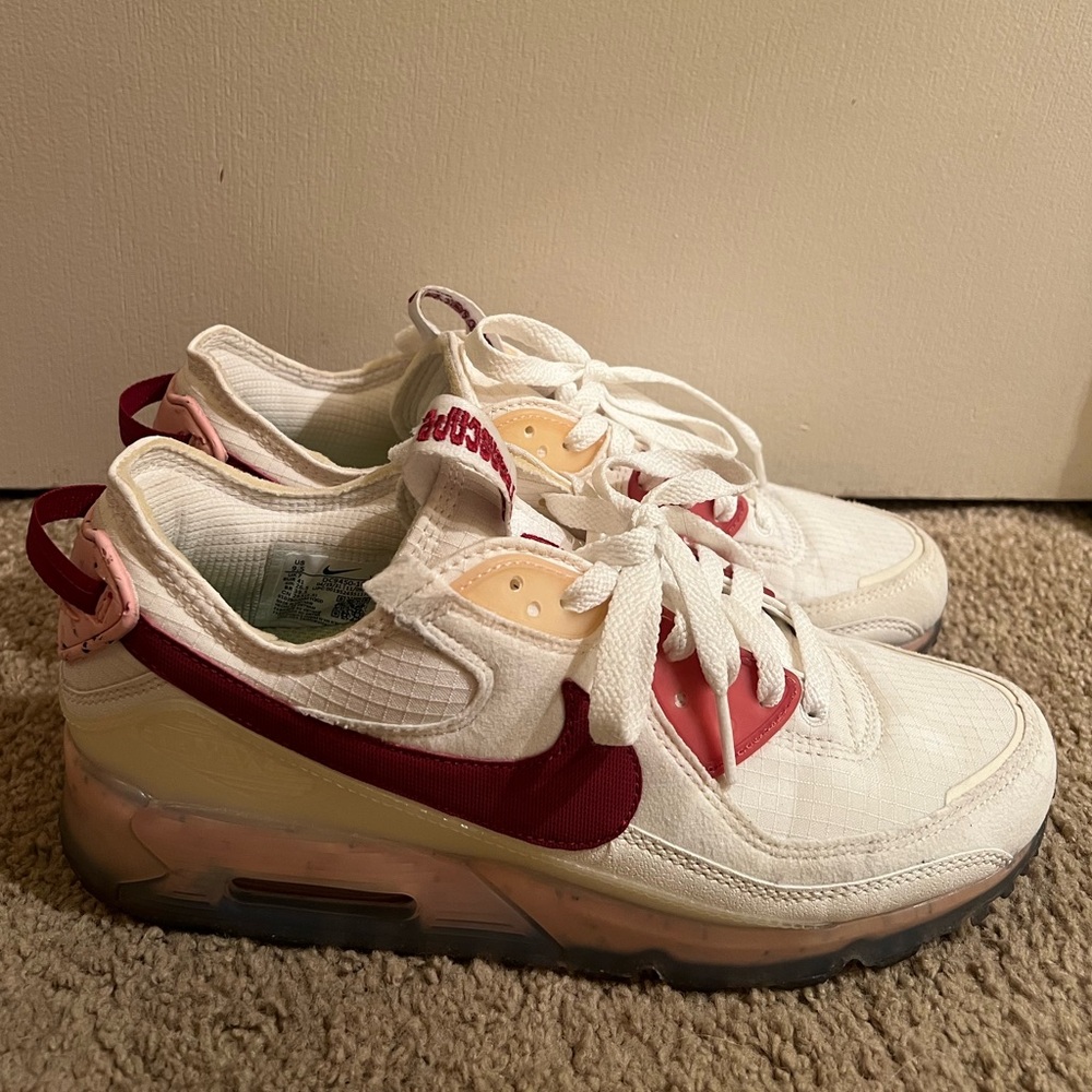 Nike Air Max 90 Terrascape Women’s Size 9.5 (Cream w/ Pomegranate/Burgundy)